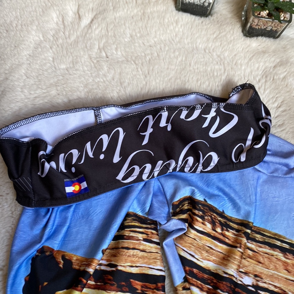 Mellivora “Fearless" leggings medium Red Rocks Colorado - Picture 5 of 11